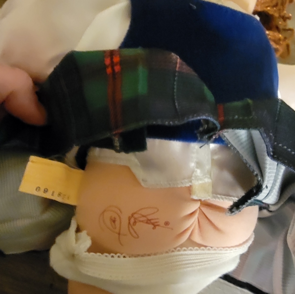 Cabbage Patch Doll w/Red signature - Picture 2 of 2